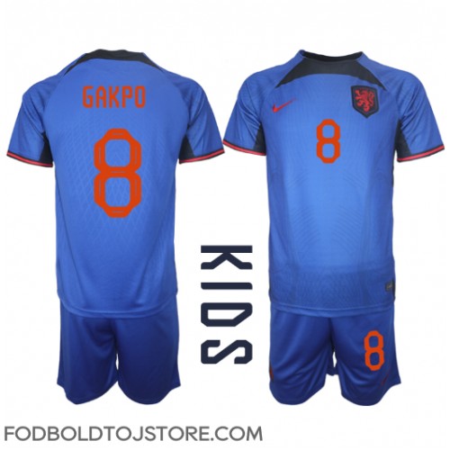 Holland Cody Gakpo #8 Udebanesæt Børn VM 2022 Kortærmet (+ Korte bukser)
